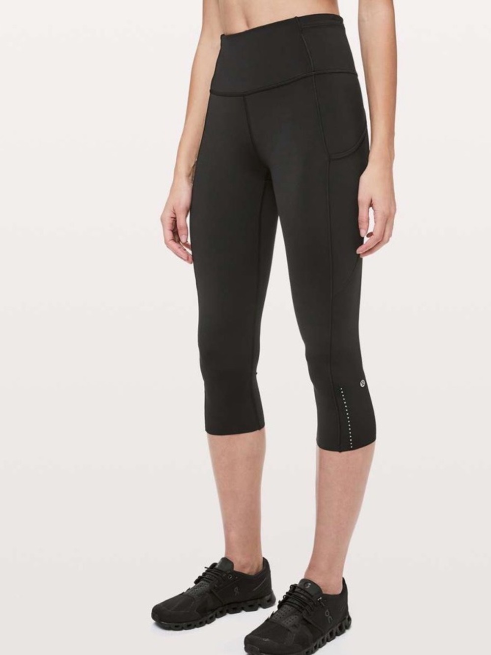 Lululemon Fast & Free Crop II *Nulux 19"
Black size 4